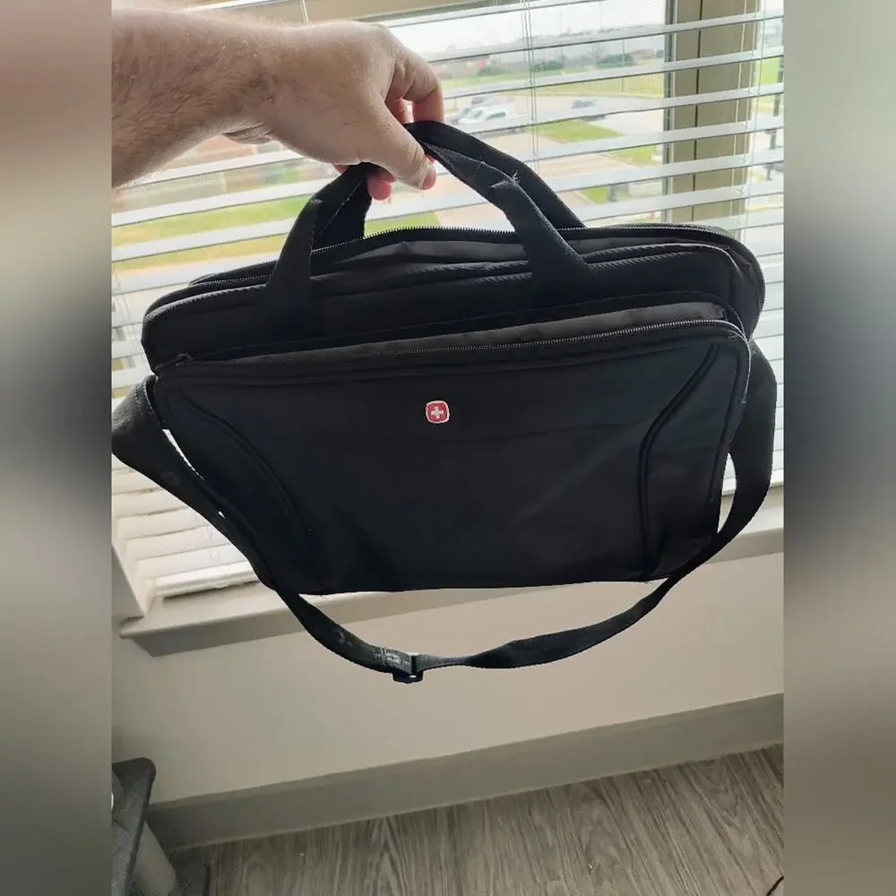 Swiss Tech Victorinox Messenger Bag EUC